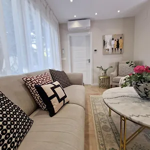 https://apt-sun-palms-luxurious-2-bedroom-with-a-great-pool-area.es-andalucia.com